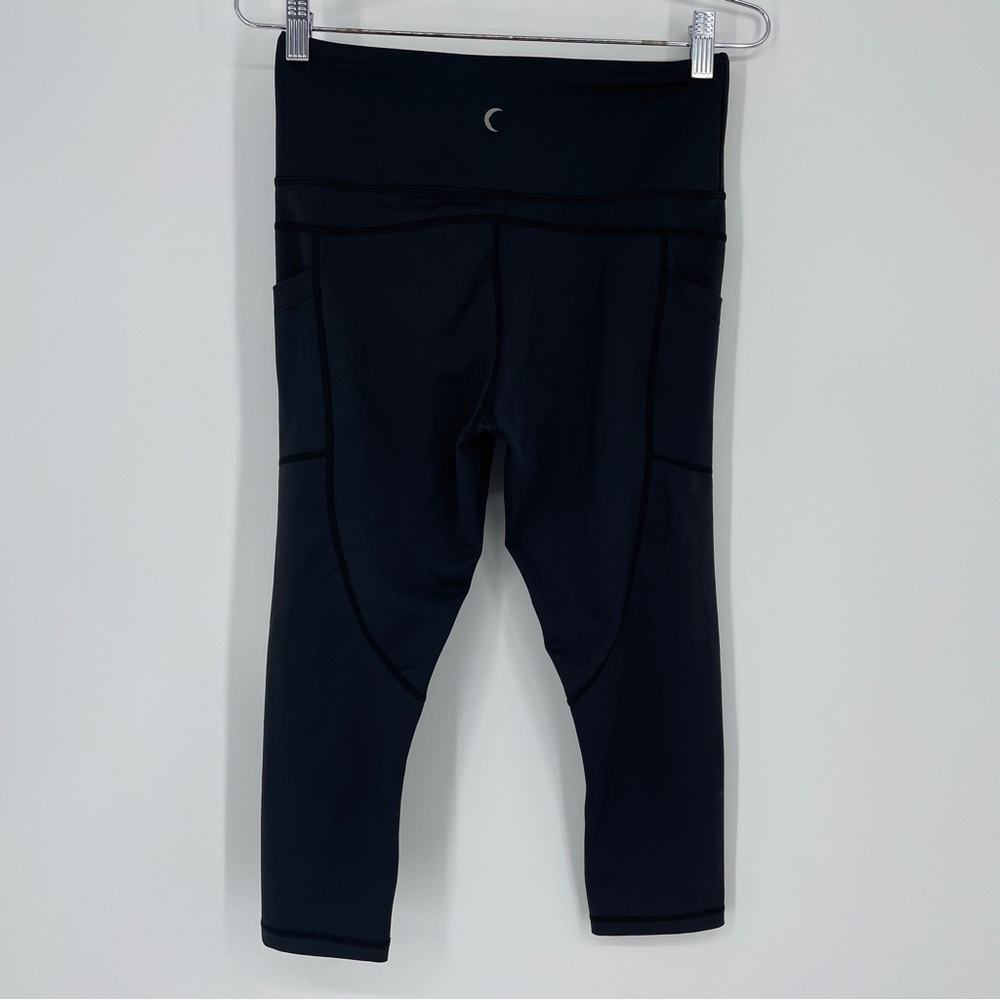 Zyia Active Cropped Capri black leggings side pockets